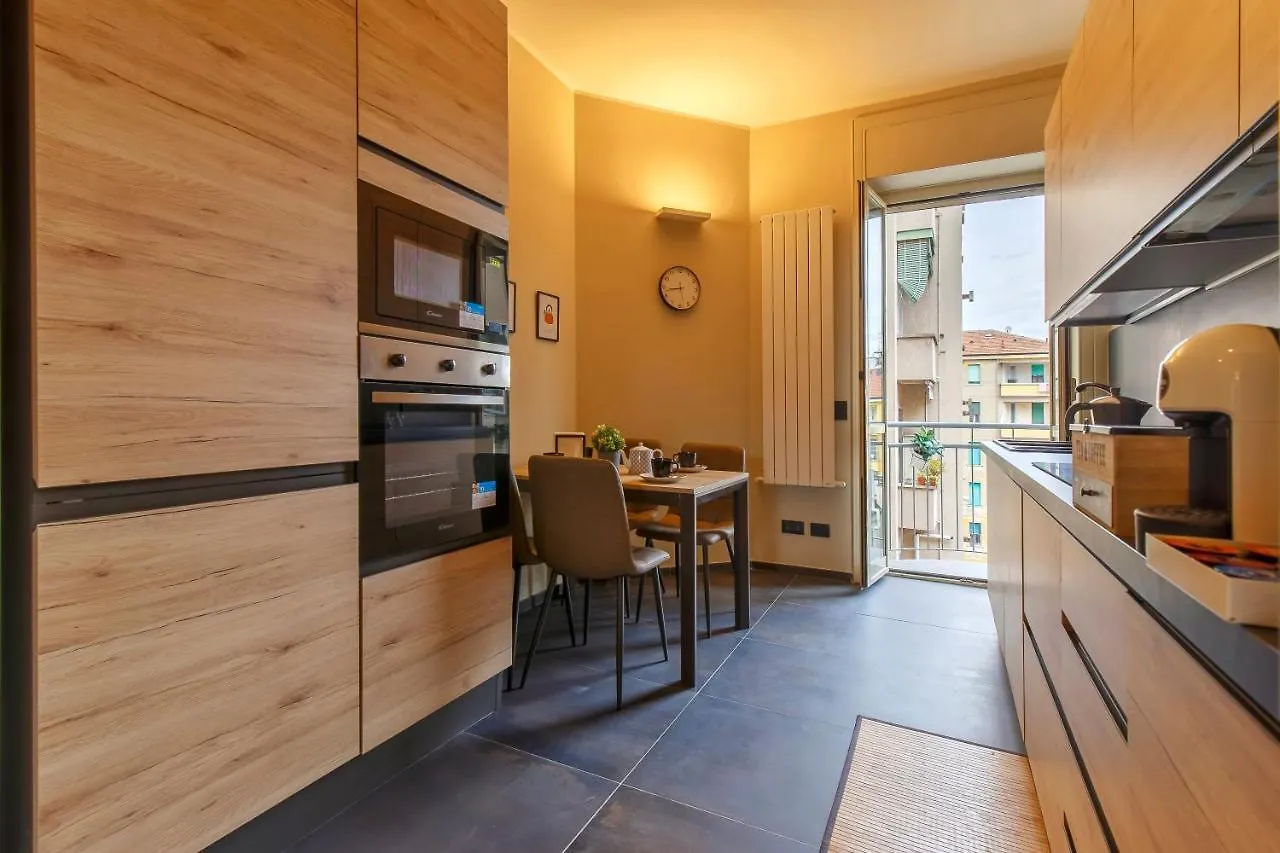 Modern & Bright 2 Bedroom Flat 50M From M4 Stop Mailand Apartment