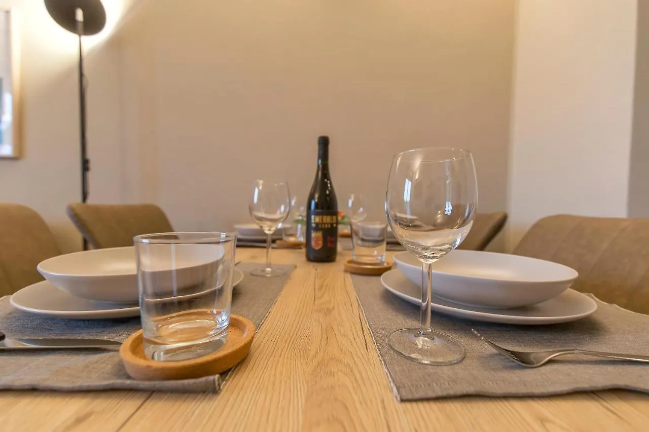 Apartment Modern & Bright 2 Bedroom Flat 50M From M4 Stop Mailand Italien