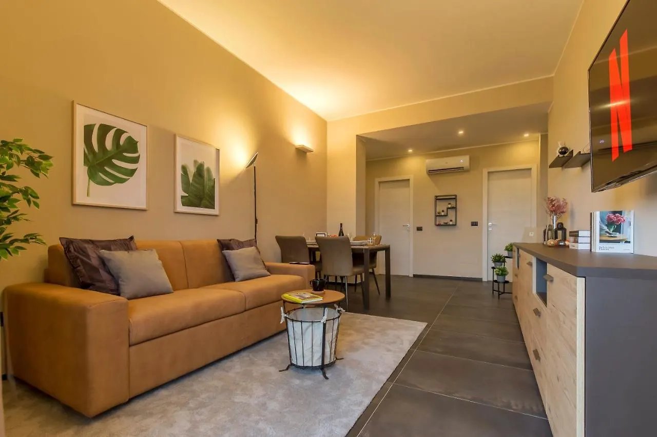 Modern & Bright 2 Bedroom Flat 50M From M4 Stop Mailand Italien