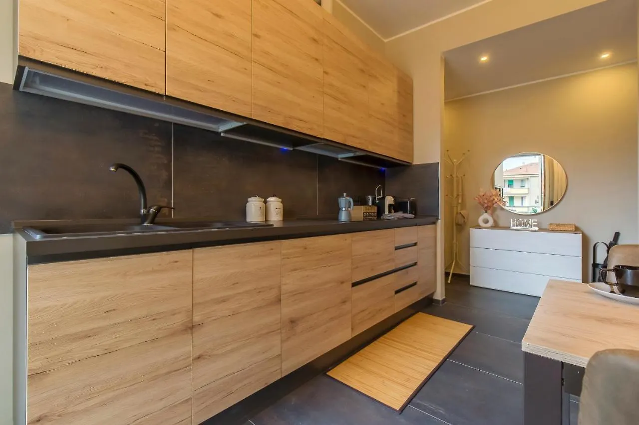 Modern & Bright 2 Bedroom Flat 50M From M4 Stop Mailand Apartment