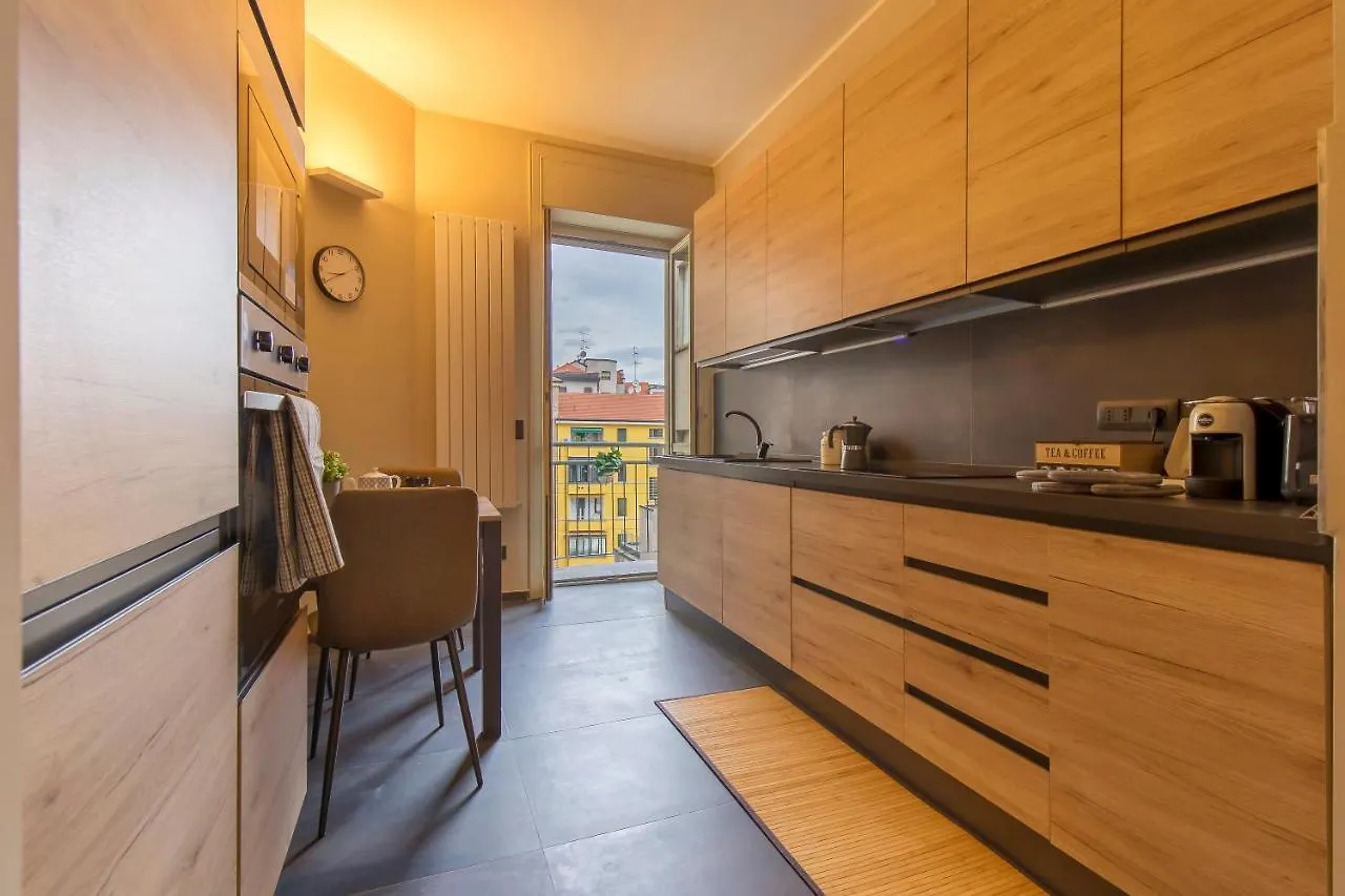Modern & Bright 2 Bedroom Flat 50M From M4 Stop Mailand Apartment